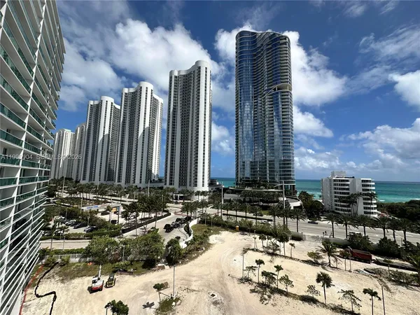 $2,400 | 100 Bayview Drive, Unit 911, Sunny Isles Beach, FL 33160