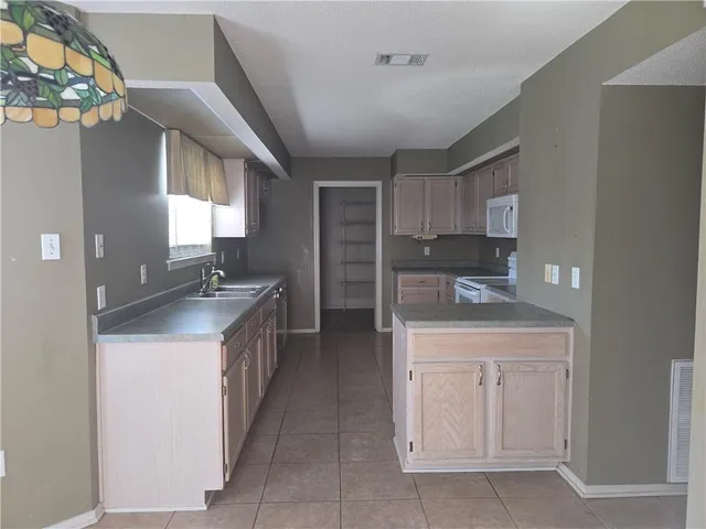 $2,200 | 1701 River Tree Court, New Orleans, LA 70131