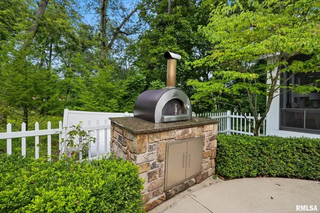 $599,990 | 1647 Tanglewood Drive, Varna, IL 61375