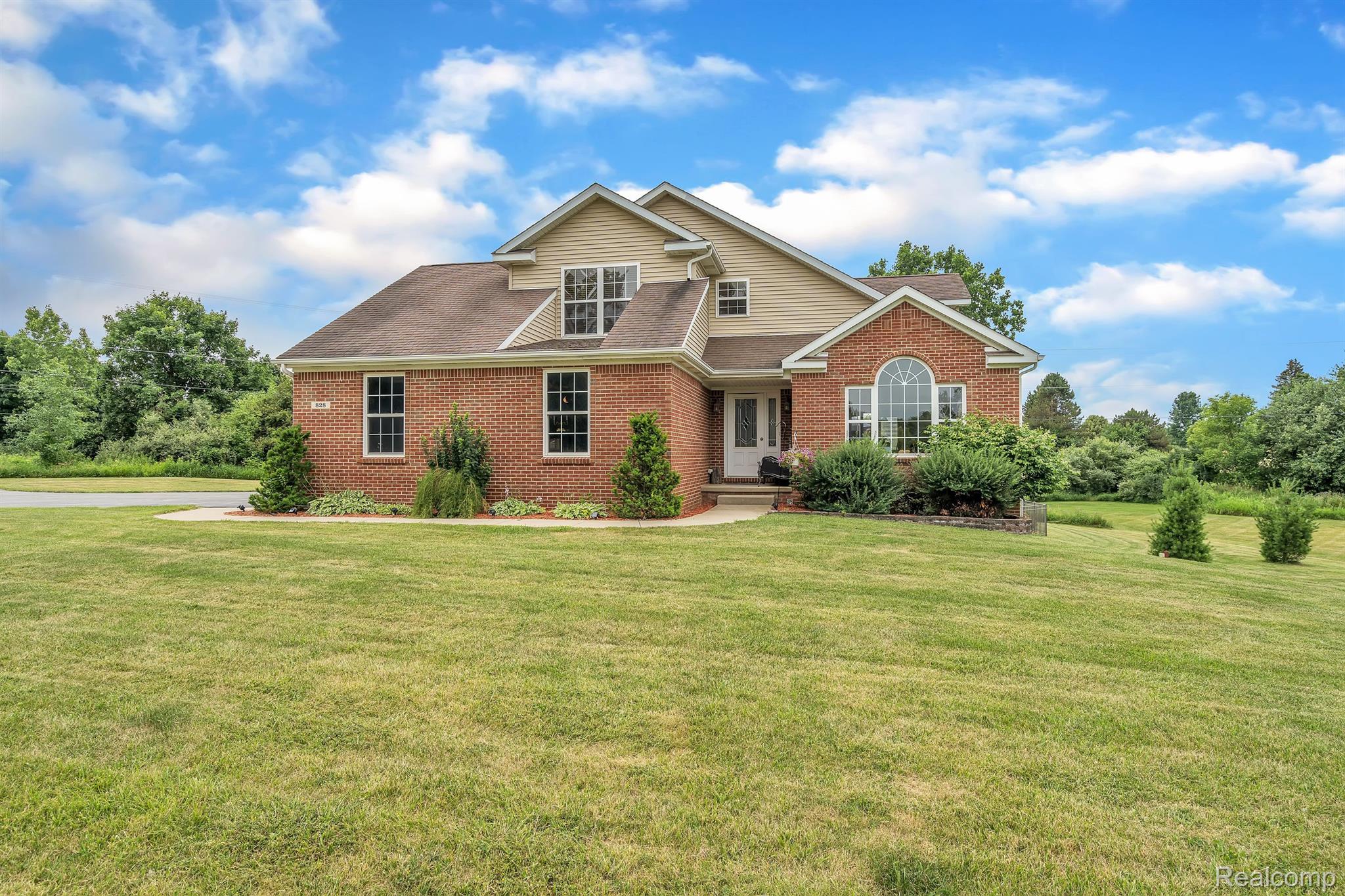 828 East Marr Road Howell, MI 48855 - Photo 2 of 42 Gallery Image 2