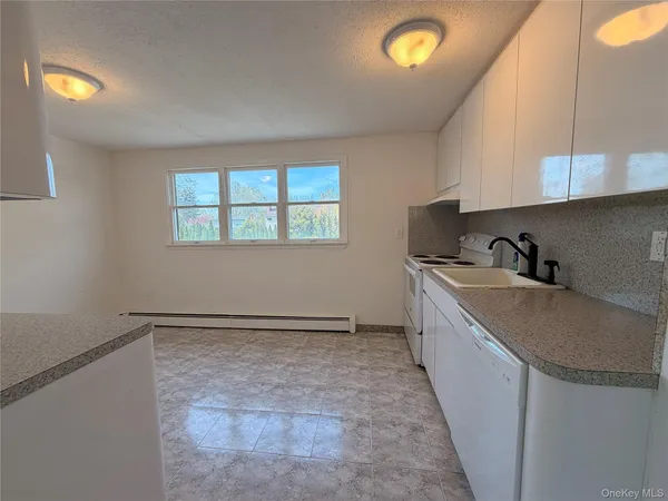 $2,500 | 3535 Park Avenue, Wantagh, NY 11793