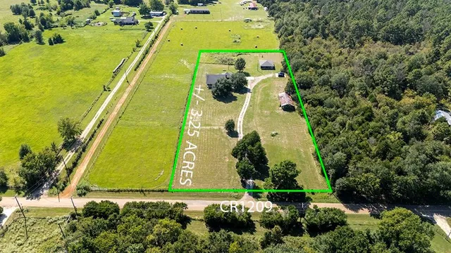 a view of a tennis court