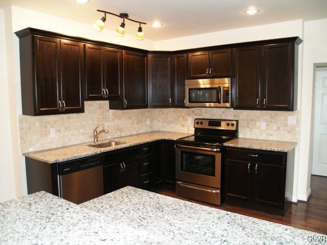 820 Maple Street Bethlehem, PA 18018 - Photo 2 of 11 Gallery Image 2