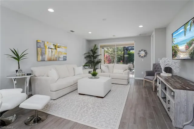 $499,000 | 14895 Edgewater Circle, Naples, FL 34114