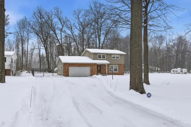 $259,900 | 8050 South Backus Road, Greenville, MI 48838