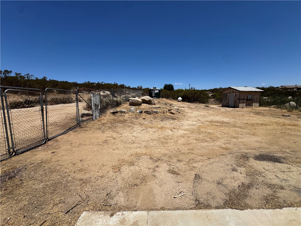 41251 Rope Road Hemet, CA 92544 - Photo 26 of 32 Backyard View