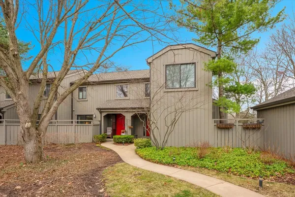 $425,000 | 196 Shoreline Road, Lake Barrington, IL 60010