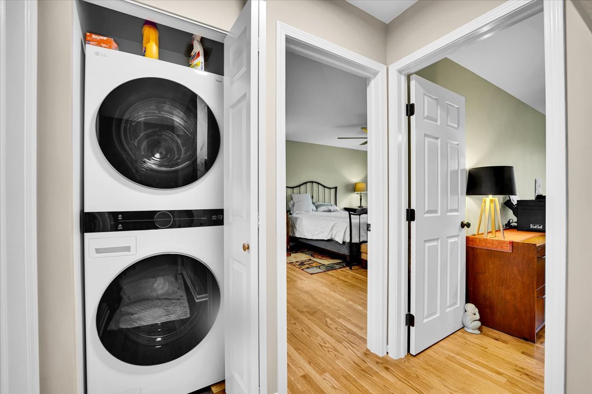 196 Shoreline Road Lake Barrington, IL 60010 - Photo 18 of 33