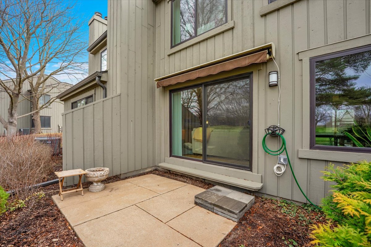 196 Shoreline Road Lake Barrington, IL 60010 - Photo 23 of 33