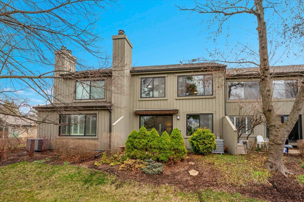 196 Shoreline Road Lake Barrington, IL 60010 - Photo 24 of 33