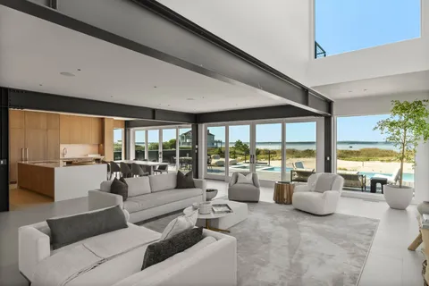 $9,750,000 | 780 Dune Road, Westhampton Beach, NY 11978