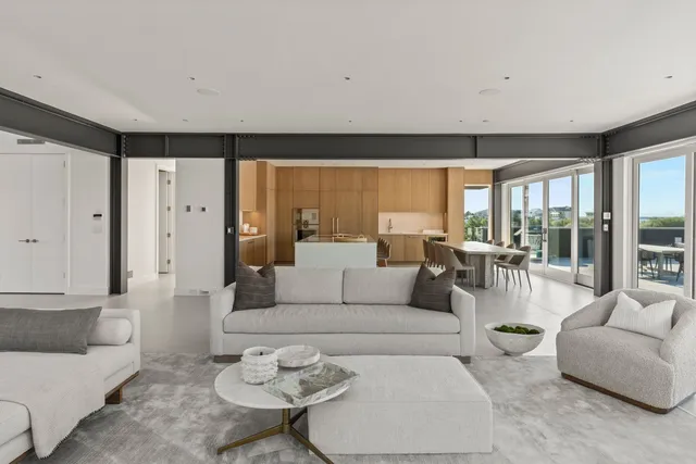 $9,750,000 | 780 Dune Road, Westhampton Beach, NY 11978