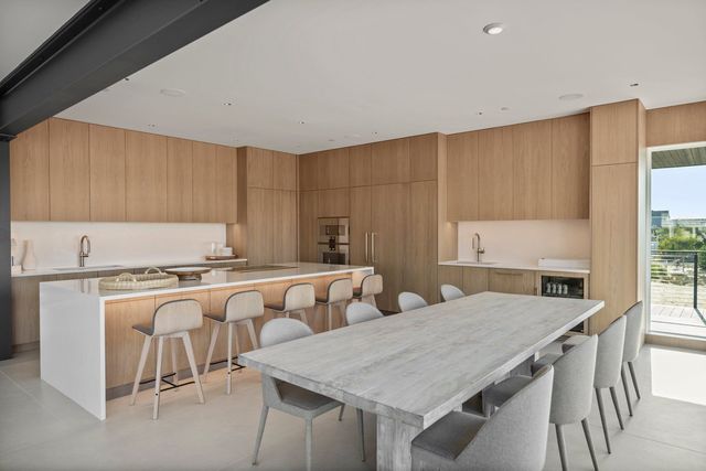 $9,750,000 | 780 Dune Road, Westhampton Beach, NY 11978