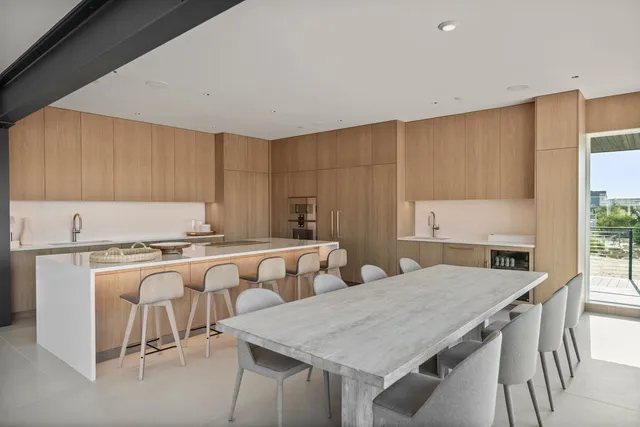 $9,750,000 | 780 Dune Road, Westhampton Beach, NY 11978