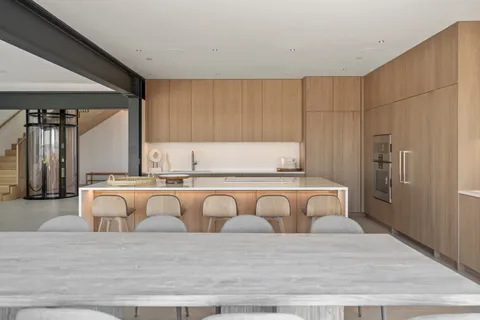 $9,750,000 | 780 Dune Road, Westhampton Beach, NY 11978