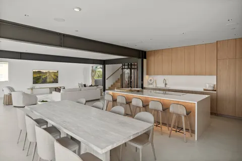 $9,750,000 | 780 Dune Road, Westhampton Beach, NY 11978