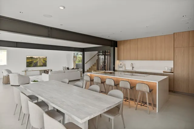 $9,750,000 | 780 Dune Road, Westhampton Beach, NY 11978