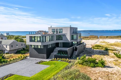$9,750,000 | 780 Dune Road, Westhampton Beach, NY 11978
