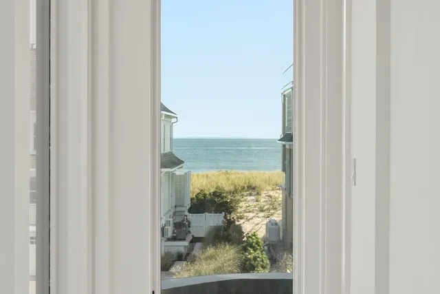 $9,750,000 | 780 Dune Road, Westhampton Beach, NY 11978