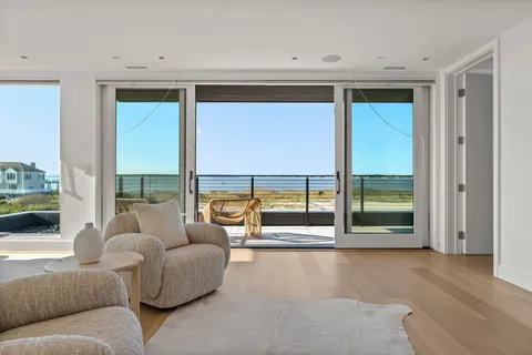 $9,750,000 | 780 Dune Road, Westhampton Beach, NY 11978