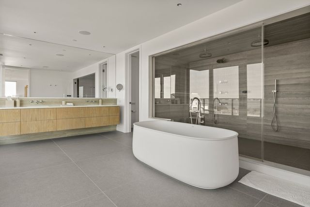 $9,750,000 | 780 Dune Road, Westhampton Beach, NY 11978