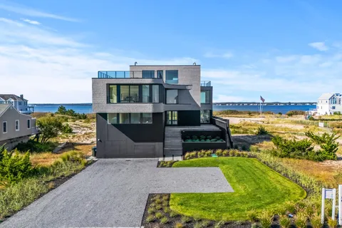 $9,750,000 | 780 Dune Road, Westhampton Beach, NY 11978