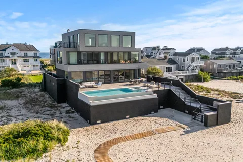 $9,750,000 | 780 Dune Road, Westhampton Beach, NY 11978