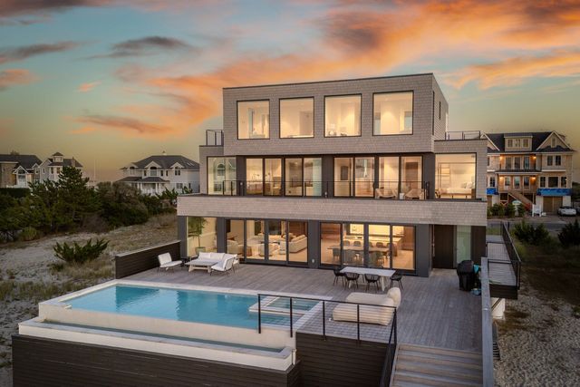 $9,750,000 | 780 Dune Road, Westhampton Beach, NY 11978