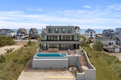 $9,750,000 | 780 Dune Road, Westhampton Beach, NY 11978