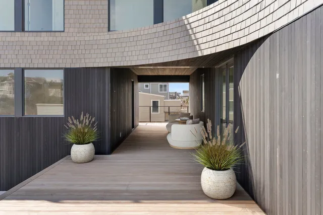 $9,750,000 | 780 Dune Road, Westhampton Beach, NY 11978