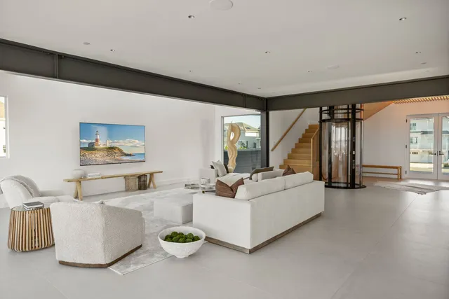 $9,750,000 | 780 Dune Road, Westhampton Beach, NY 11978