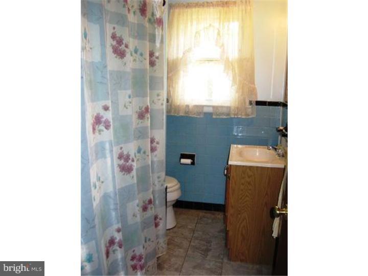502 Greenwood Avenue Riverside, NJ 08075 - Photo 11 of 18 Bathroom