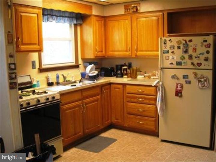 502 Greenwood Avenue Riverside, NJ 08075 - Photo 5 of 18 Kitchen