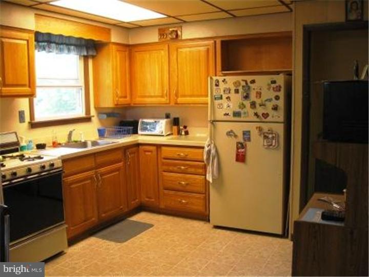 502 Greenwood Avenue Riverside, NJ 08075 - Photo 6 of 18 Kitchen