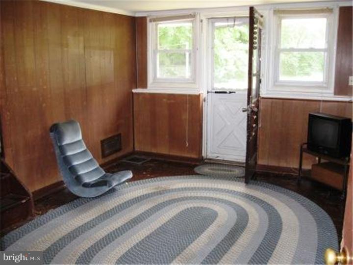 502 Greenwood Avenue Riverside, NJ 08075 - Photo 9 of 18 Family Room