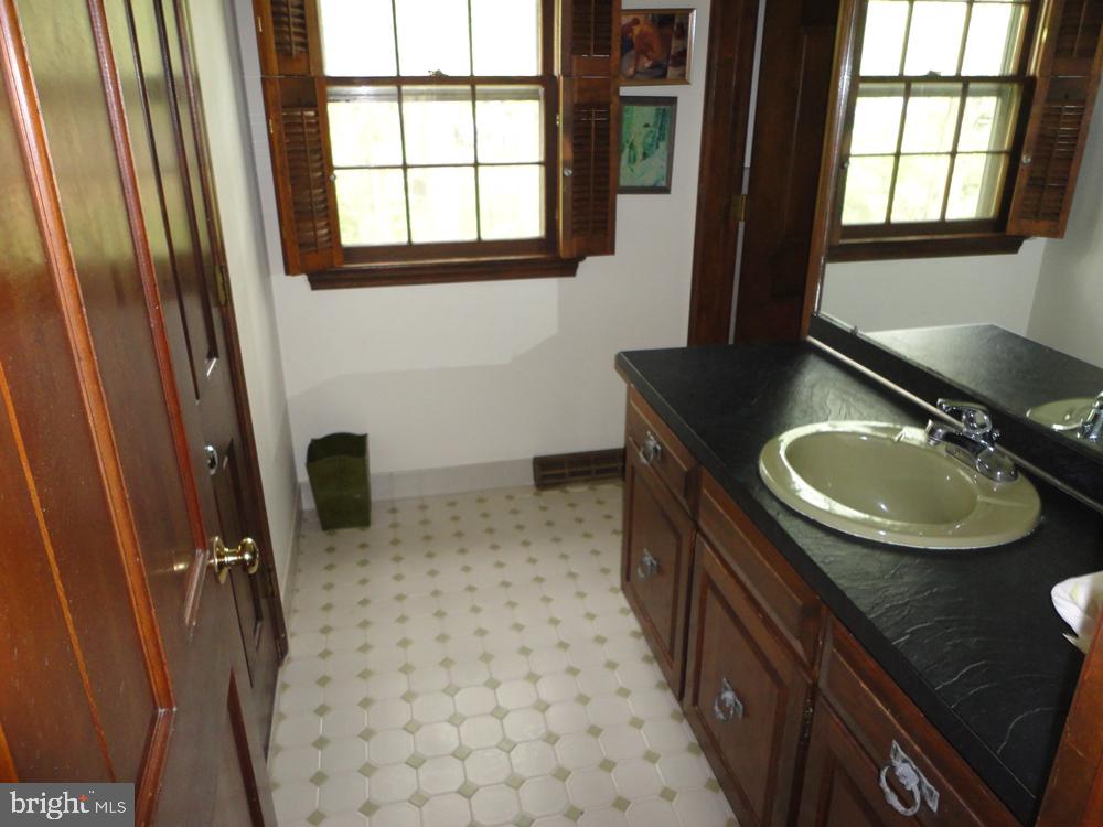 203 Hackney Circle Wilmington, DE 19803 - Photo 20 of 27 Master Bedroom Bath