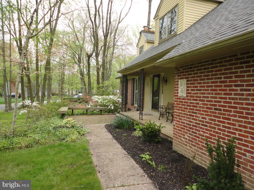 203 Hackney Circle Wilmington, DE 19803 - Photo 3 of 27 Front Walk