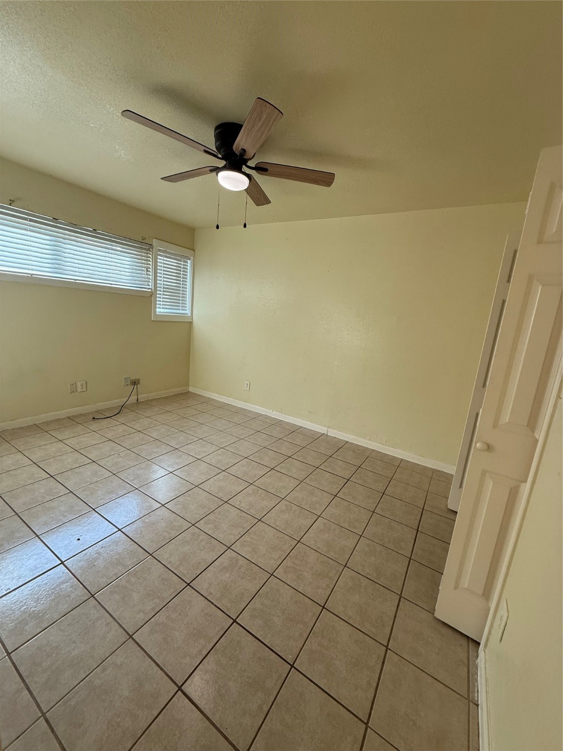 3502 Campbell Street, Unit 2 Houston, TX 77026 - Photo 11 of 14 a view of an empty room