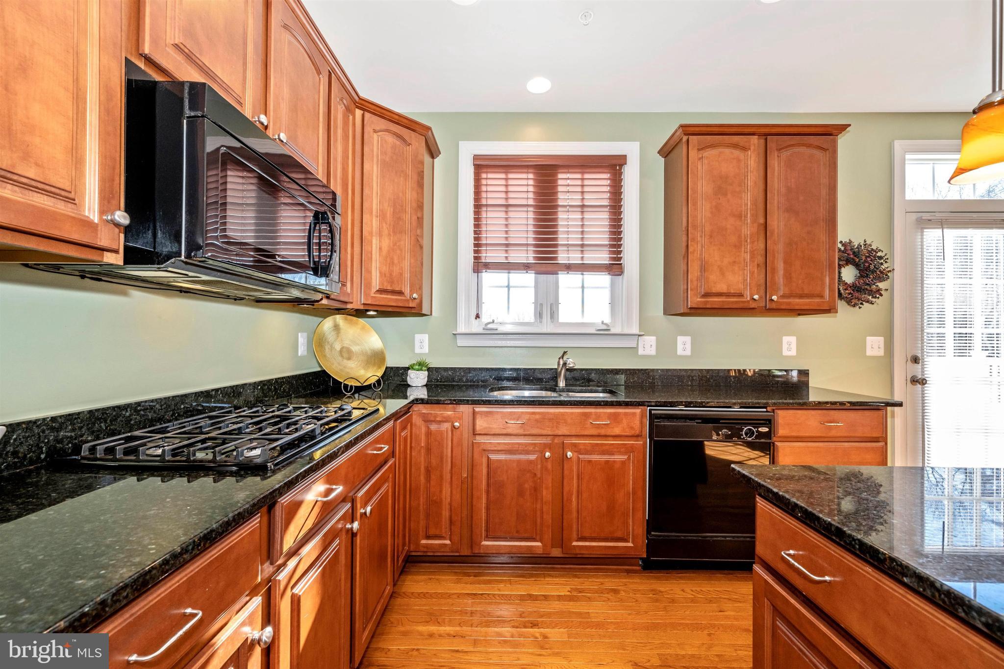 23410 Kimblehunt Place Gaithersburg, MD 20882 - Photo 20 of 72 Granite counter tops and cherry cabinets.