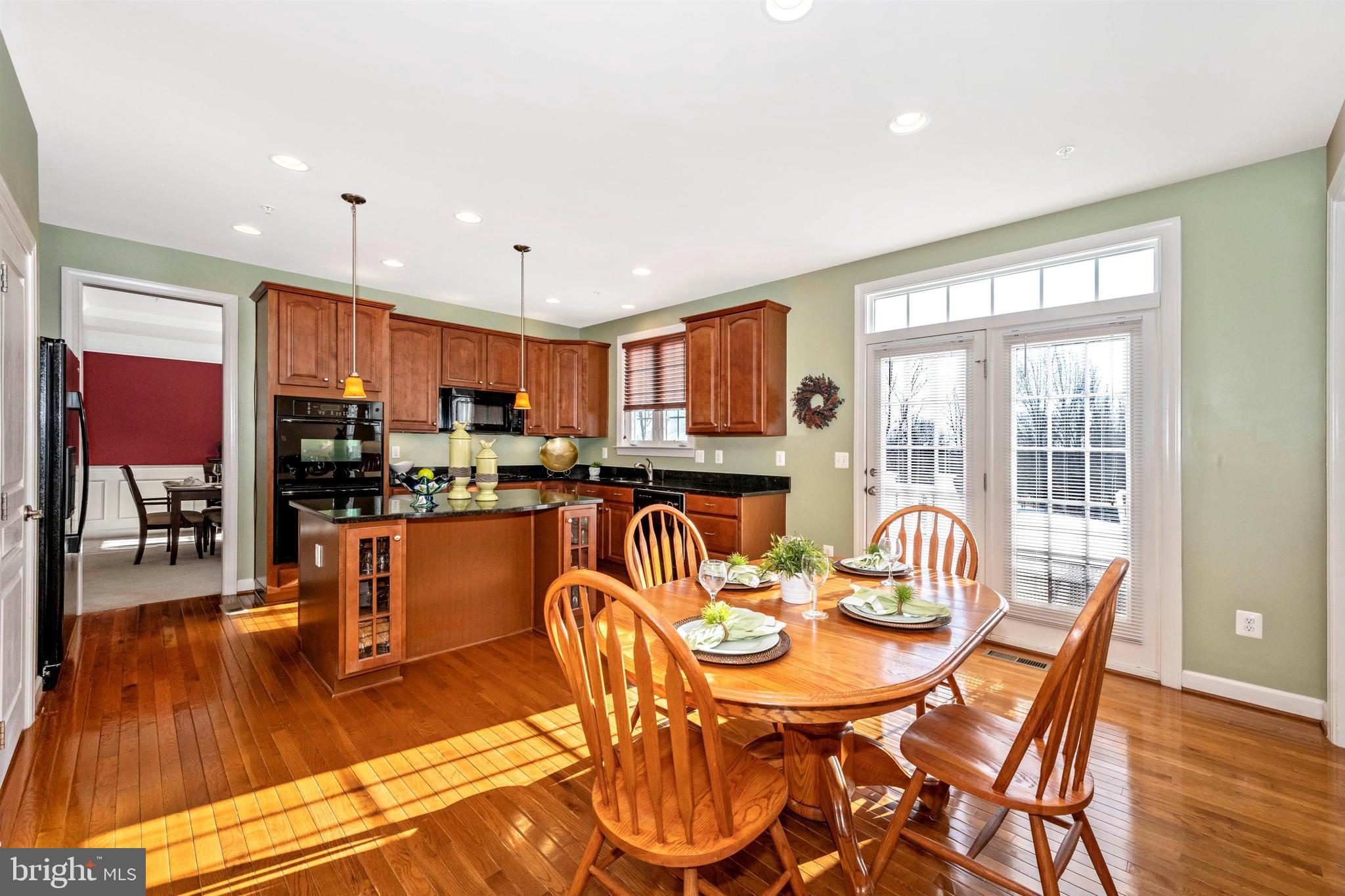 23410 Kimblehunt Place Gaithersburg, MD 20882 - Photo 22 of 72 Large kitchen with table space.