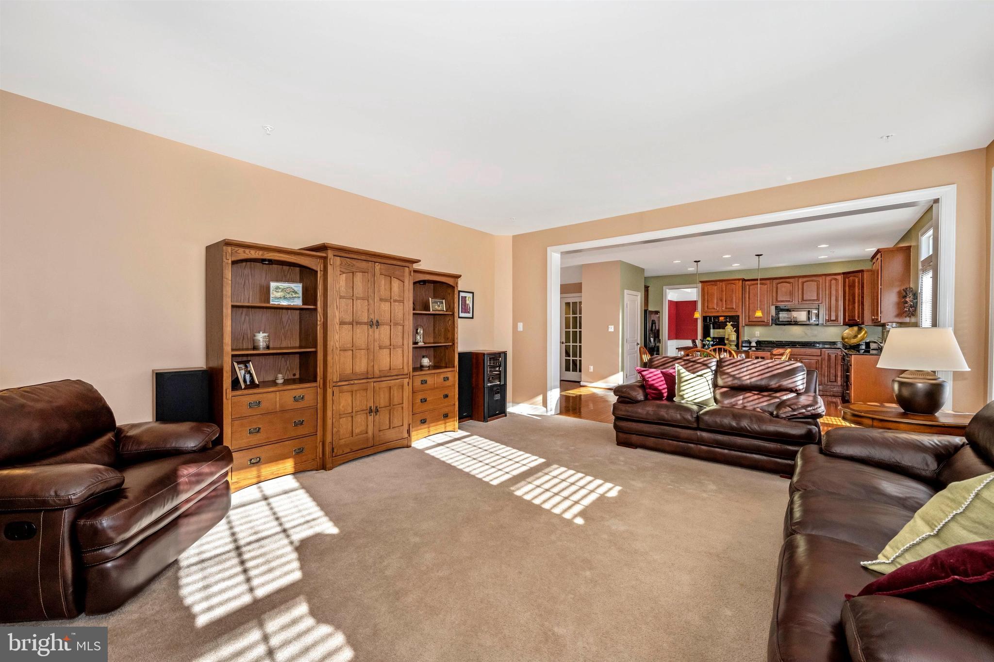 23410 Kimblehunt Place Gaithersburg, MD 20882 - Photo 24 of 72 Large family off of the kitchen.