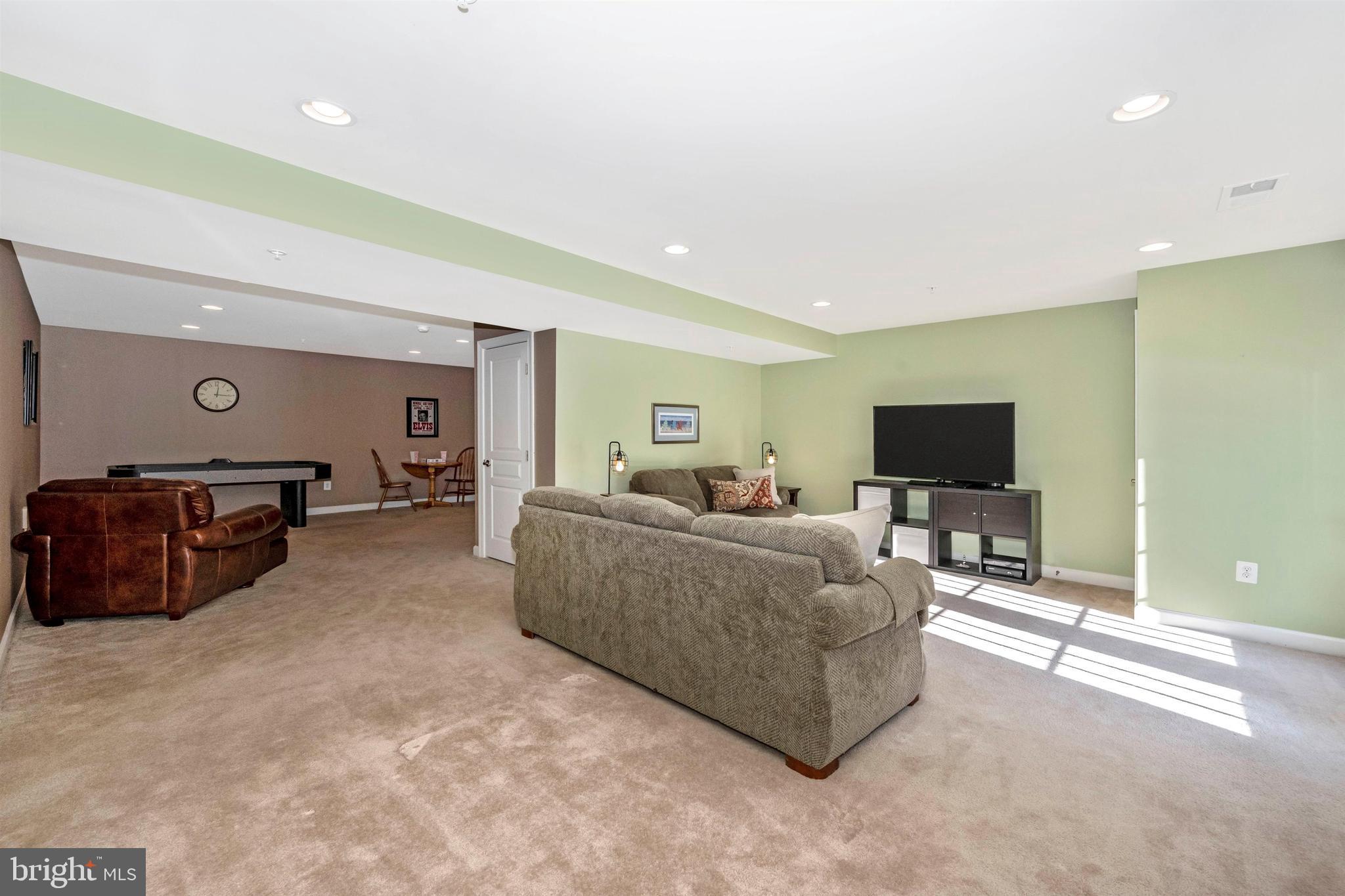 23410 Kimblehunt Place Gaithersburg, MD 20882 - Photo 42 of 72 Lots of natural light!