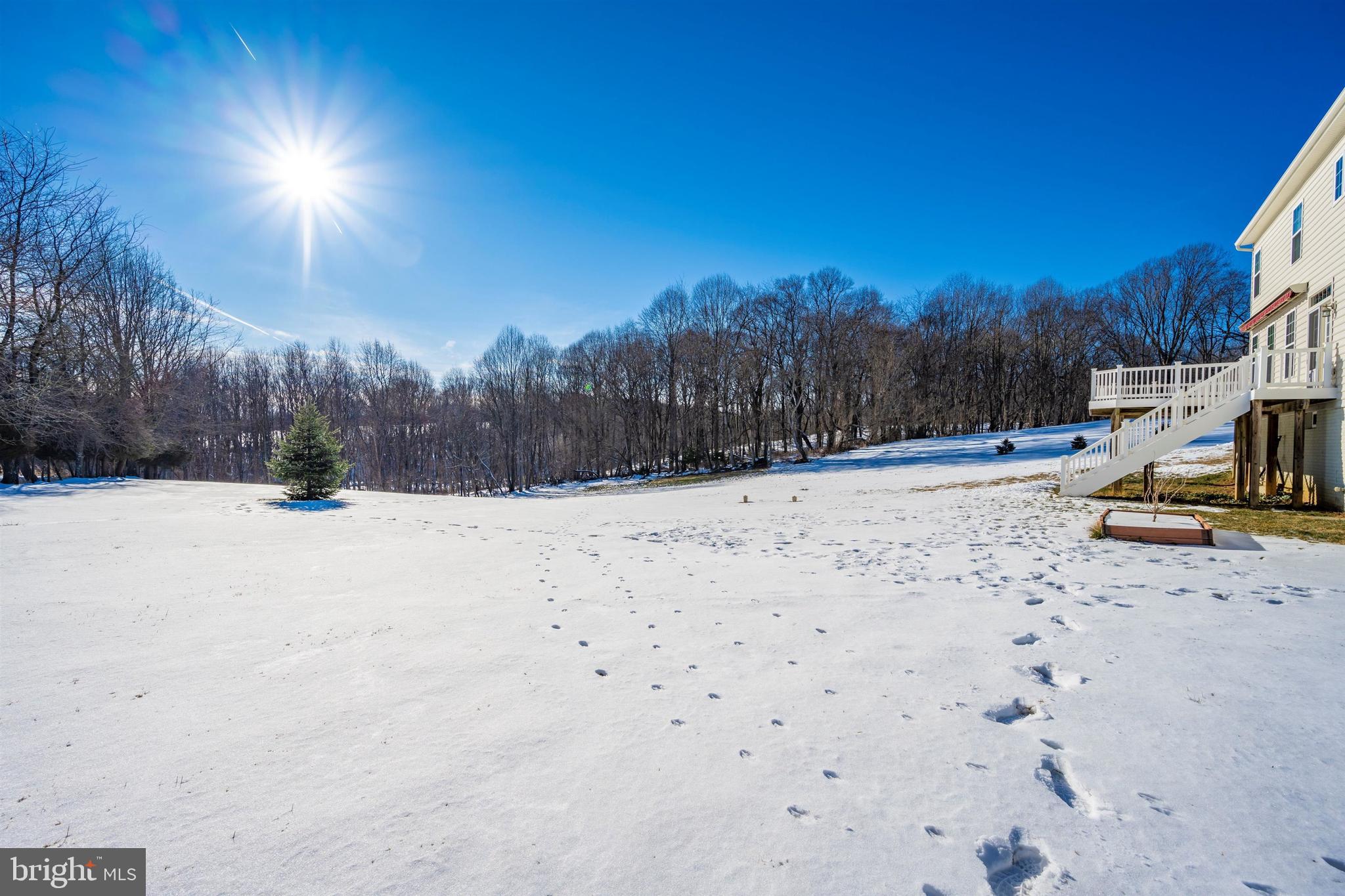 23410 Kimblehunt Place Gaithersburg, MD 20882 - Photo 56 of 72 Side view of backyard.