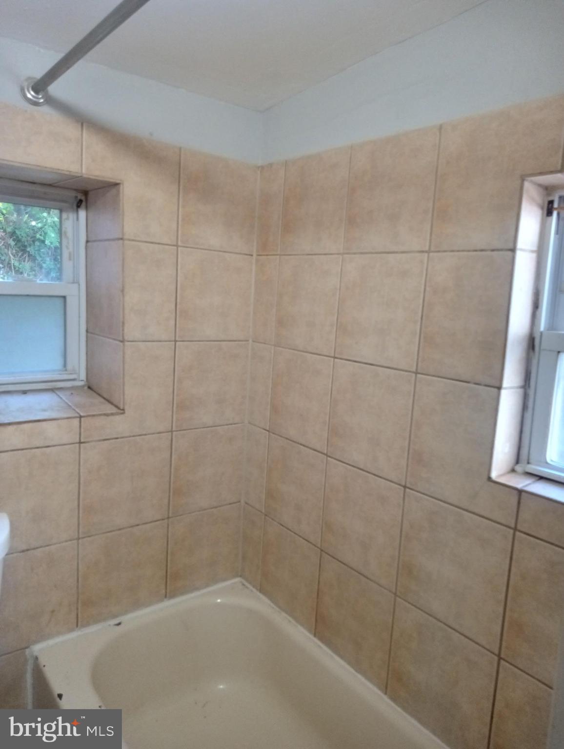 1650 Dyre Street, Unit 1 Philadelphia, PA 19124 - Photo 8 of 9 a bathroom with a bathtub