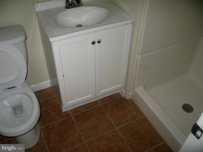 5618 Westgate Road Lanham, MD 20706 - Photo 4 of 17 a bathroom with a sink and a mirror