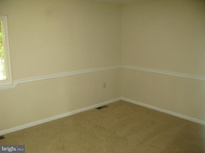 5618 Westgate Road Lanham, MD 20706 - Photo 7 of 17 a small space with a window