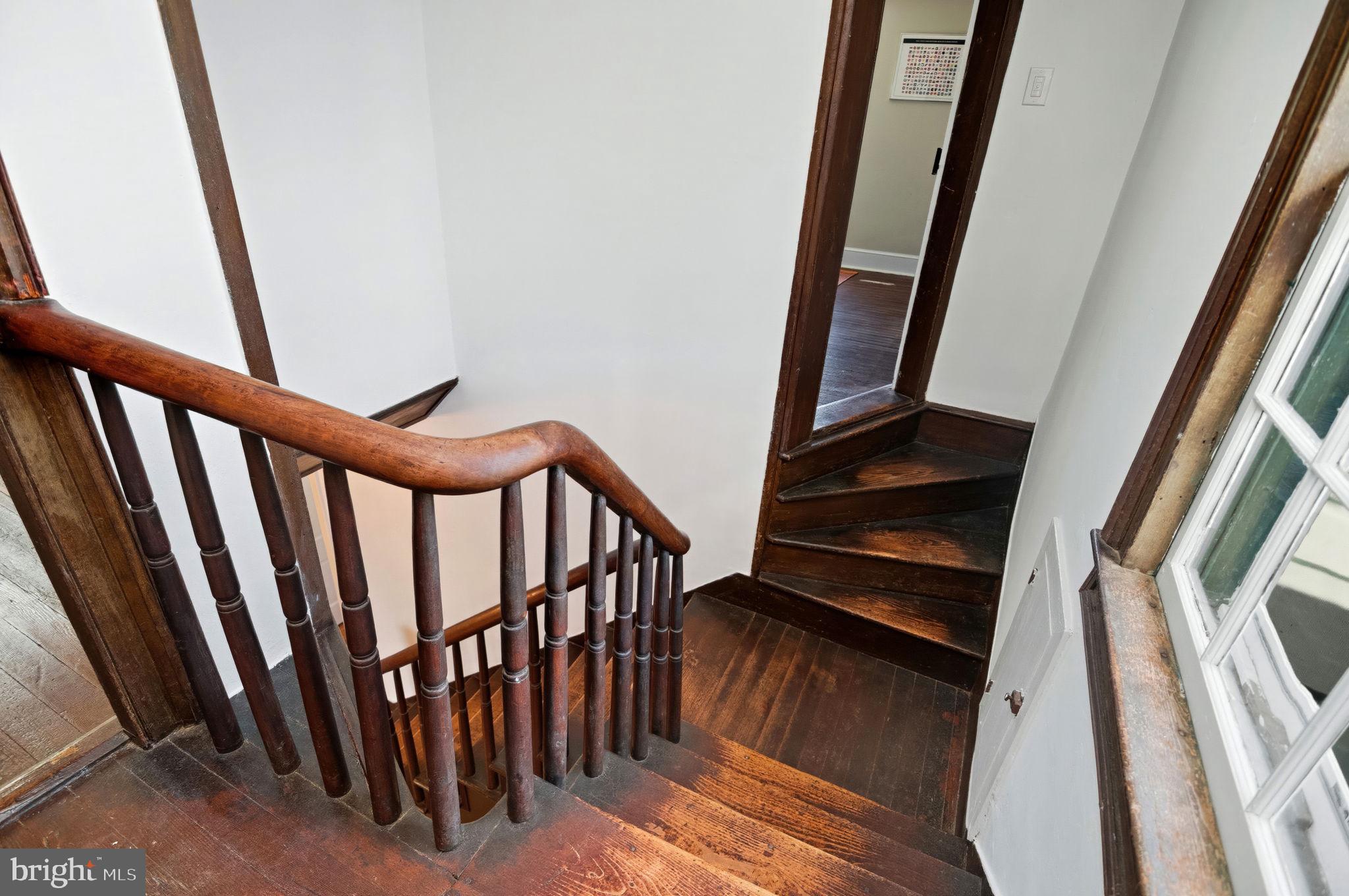 9781 Conde Road Marshall, VA 20115 - Photo 53 of 105 Bilateral staircase