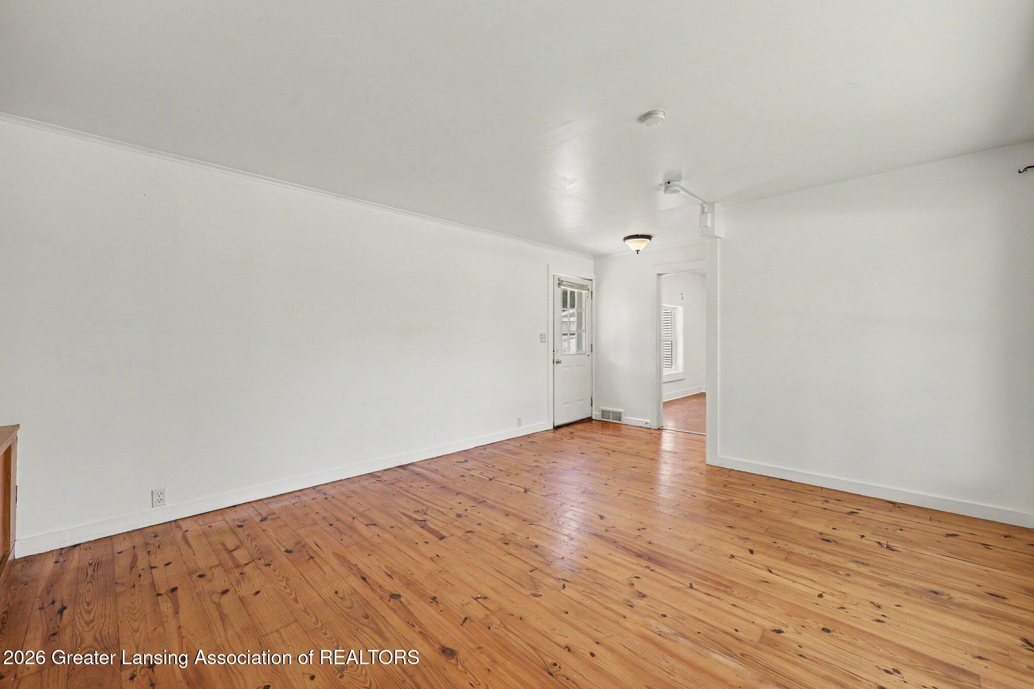616 South Clinton Street Stockbridge, MI 49285 - Photo 5 of 24 Room