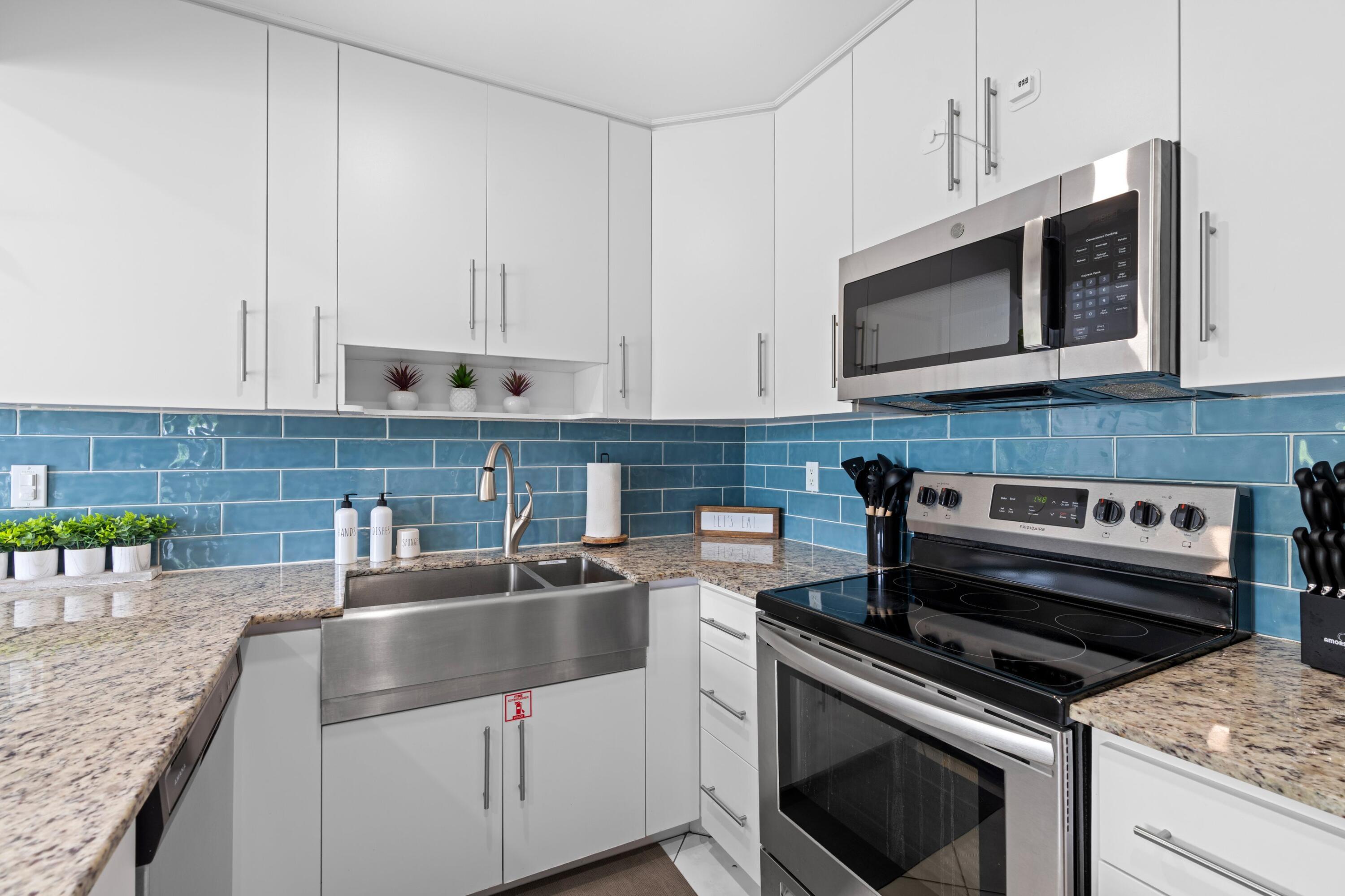3370 Northeast 5th Drive Boca Raton, FL 33431 - Photo 11 of 45 Kitchen