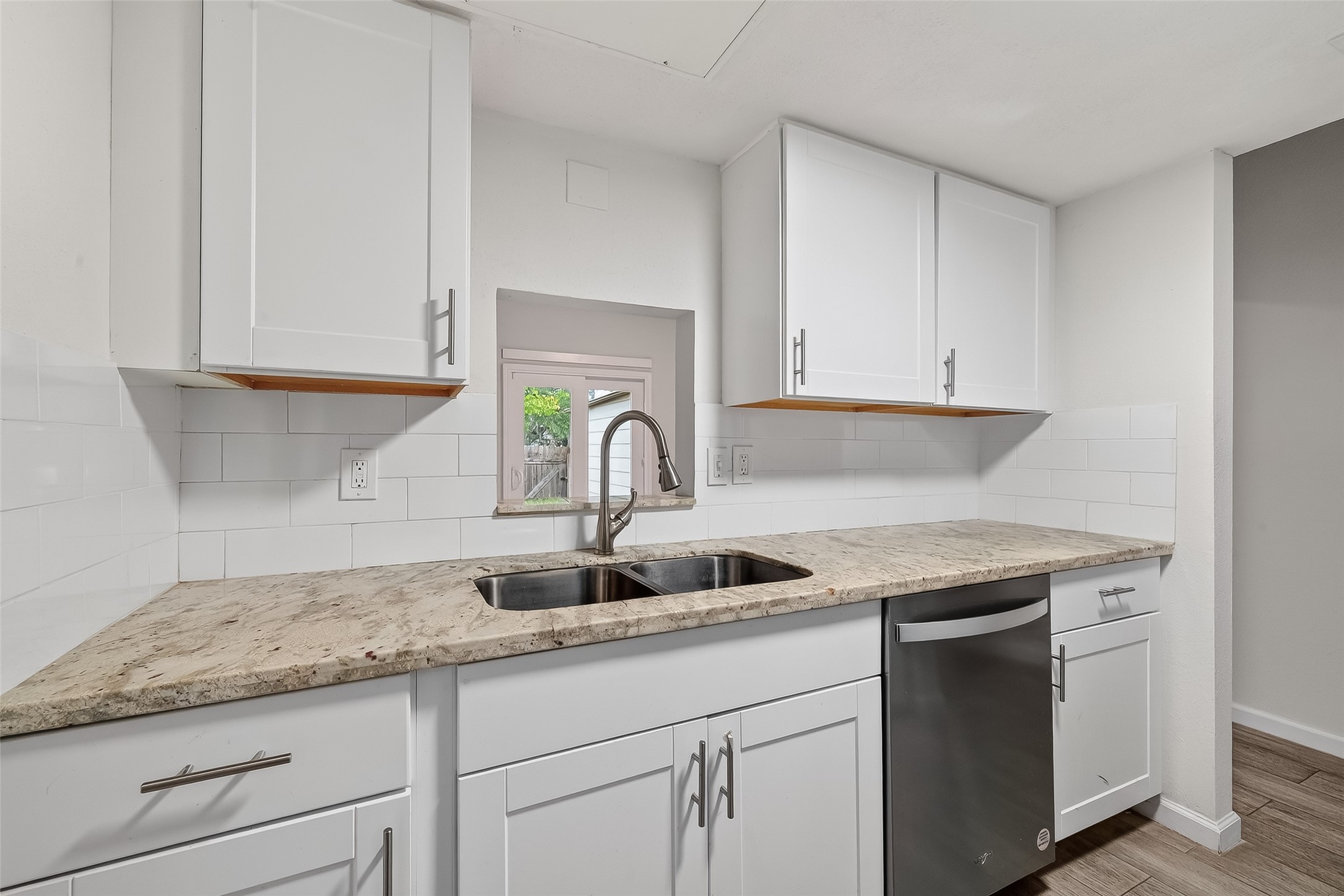 811 Threadneedle Street, Unit 258 Houston, TX 77079 - Photo 16 of 39 a kitchen with granite countertop a sink and cabinets